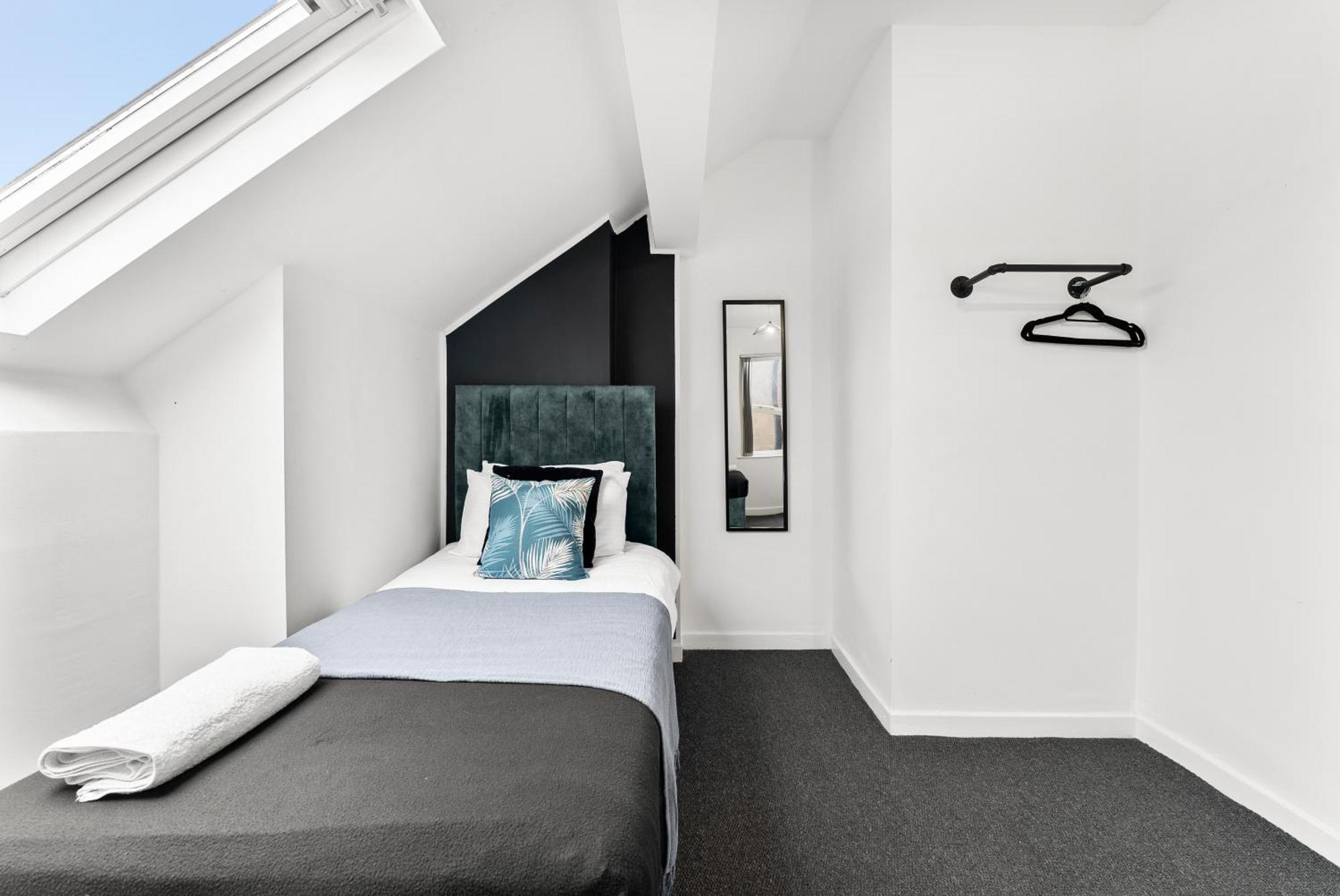 20 Percent Off! Stylish Sheffield Abode Sleeps 12 Daire Dış mekan fotoğraf